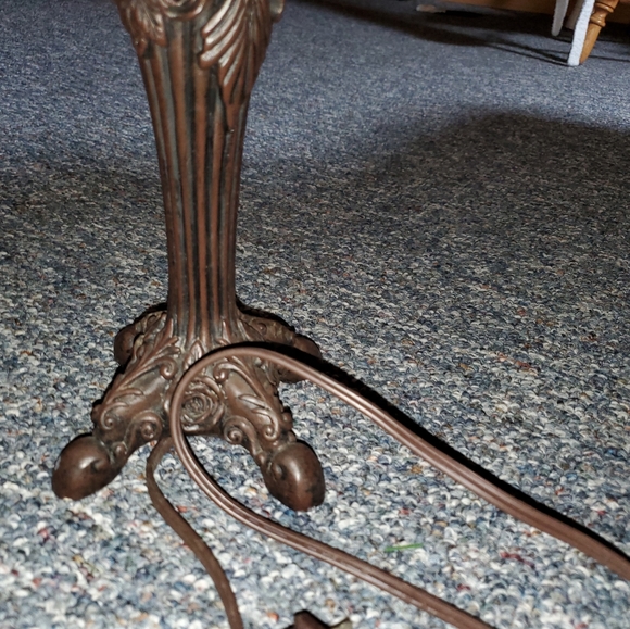 BEAUTIFUL CHEYENNE VICTORIAN STYLE LAMP ROSES - Picture 6 of 6